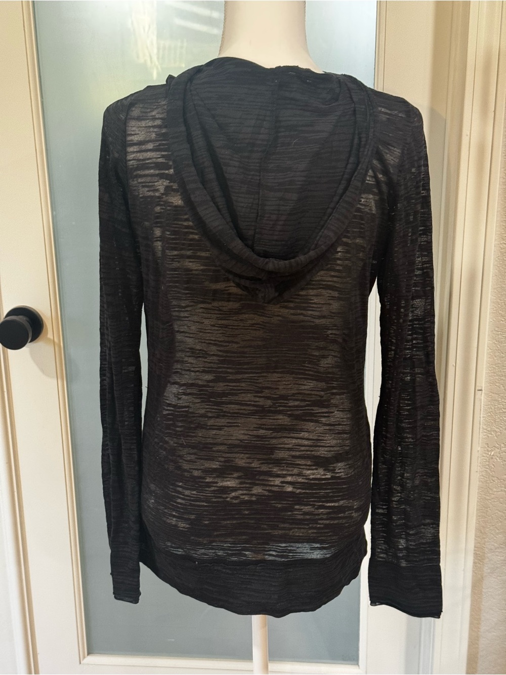 Kavio! black sheer lightweight hooded zip up jacket, 2 front pockets, XL. - Picture 6 of 13